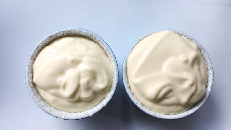 舒芙蕾,将面糊倒入焗碗内