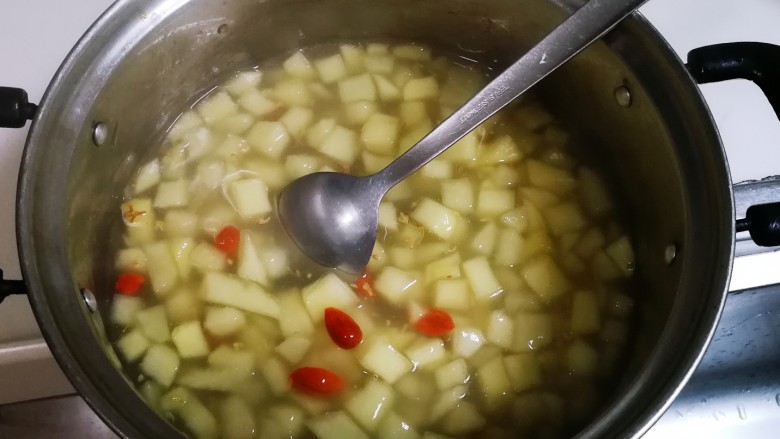 百变水果 桂香酸甜苹果羹,继续烧十秒关火