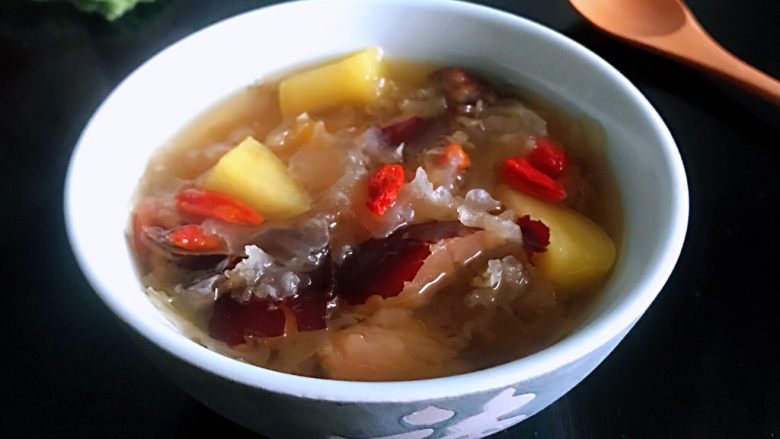 百变水果 银耳苹果枸杞羹,成品。