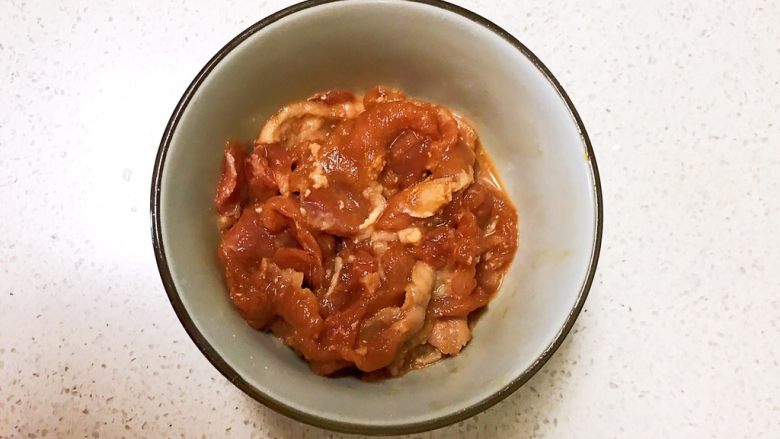 10分钟快手菜 香蒜炒豆干,调匀后腌制5分钟
