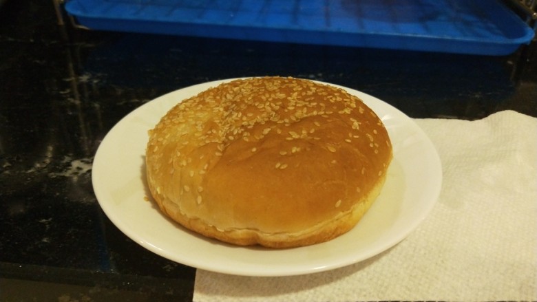 新文美食 牛肉自制汉堡,买回来的<a style='color:red;display:inline-block;' href='/shicai/ 579'>面包</a>。