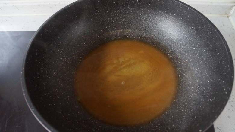 照烧豆腐丸子,另起一锅,烧热后倒入照烧调料汁