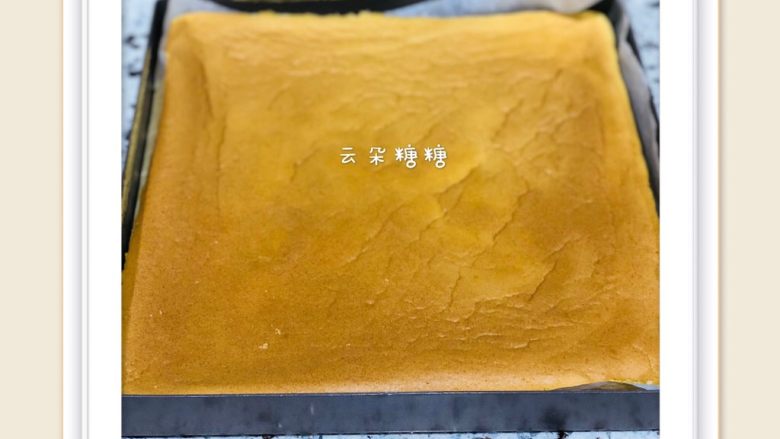 6寸奥利奥慕斯(无黄油版),我用的28*28的正方形模具烤一个戚风蛋糕底。方子是6寸戚风。大家可以在其他地方找一下戚风的方子。