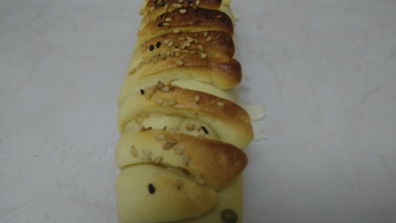 百香果奶味🐛豆沙面包,来张单照。