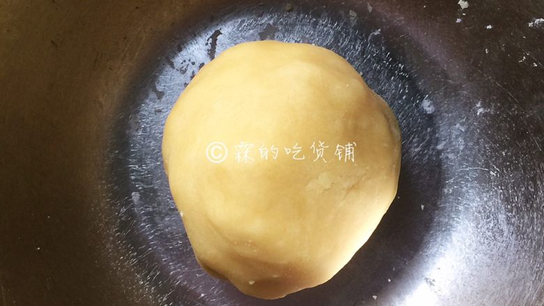 蜜红豆松饼,轻轻揉成光滑的面团