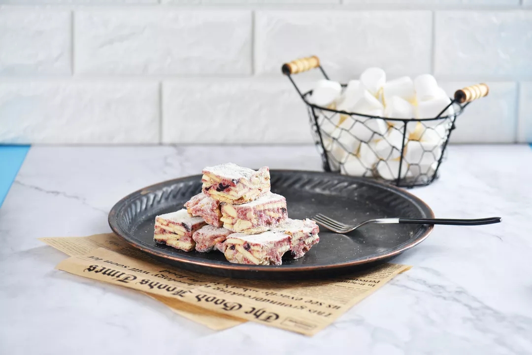 草莓坚果雪花酥