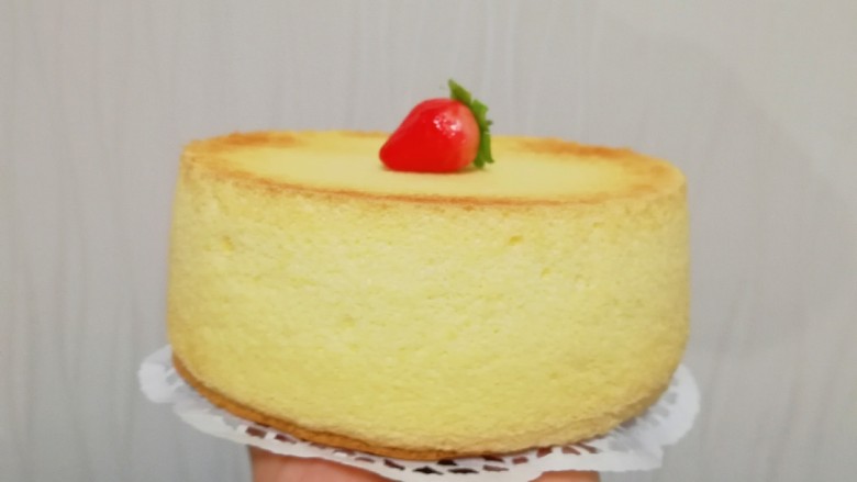 原味戚风蛋糕(6寸),一个6寸小可爱,我和闺女一顿刚好吃完。