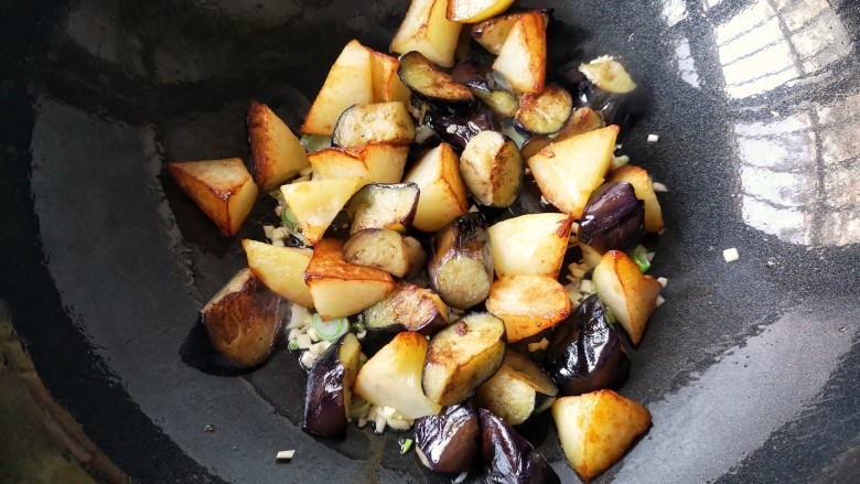 百吃不厌的下饭菜——地三鲜（免油炸健康版）,