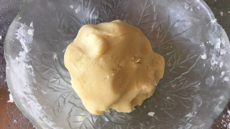 德国酥饼(入口即化),拌至无干粉,成团即可无需过度揉面