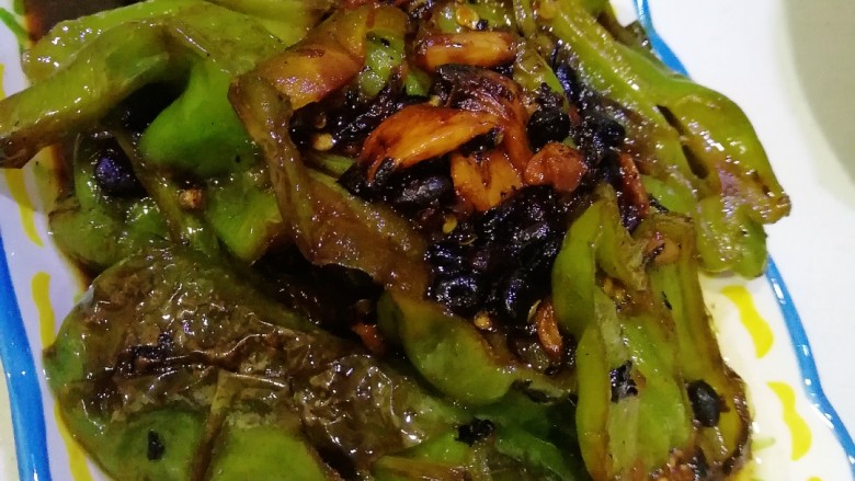 酸甜口虎皮青椒,开盖大火收汁,盛出。