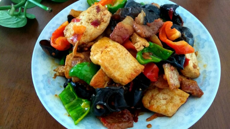五花肉木耳炒豆腐