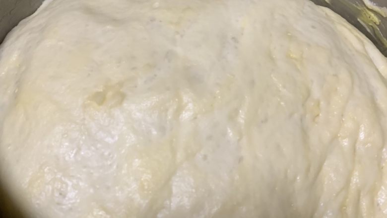 绵白糖餐包,和面揉出膜一次发酵