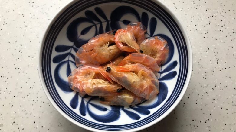 蚝油杏鲍菇卷心菜虾干,虾壳跑软就可以了,捞出来