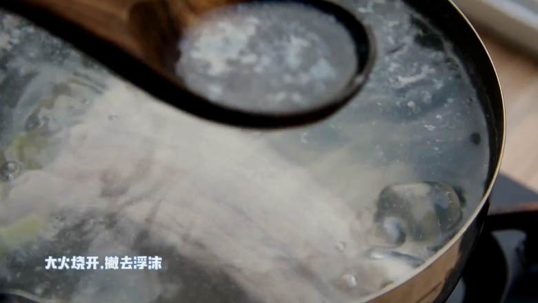 凉拌辣子肉片—不想炒菜的时候怎么办?那就凉拌好了,大火烧开,撇去浮沫,转中火再煮20分钟。