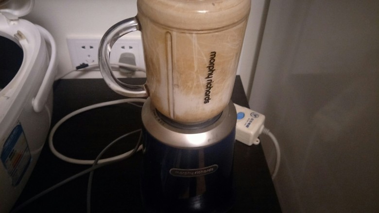 简单版轻乳酪蛋糕(8寸),打几下摇几下,有点稠多打一会