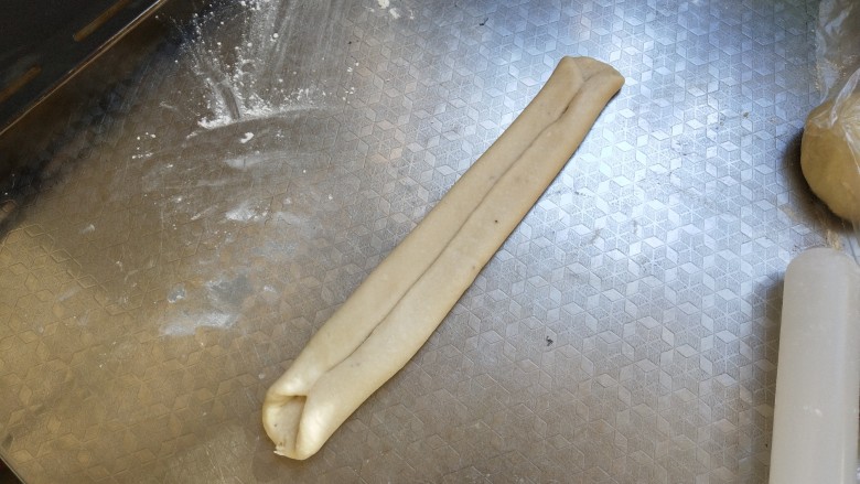香蕉燕麦贝果,两段对折,再对折
