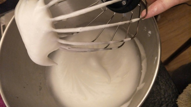 简单版轻乳酪蛋糕(8寸),大概这样可自然垂下且还有点流动性