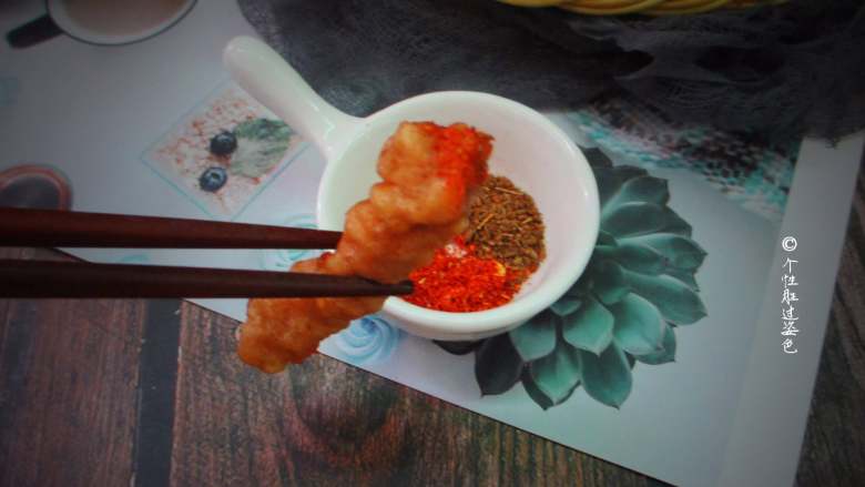 炸酥肉,孜然味道与肉味充分融合,而且肥肉少,吃起来一点不油腻。