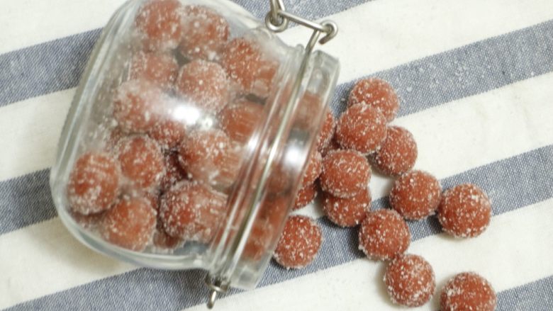 山楂雪丽球,装入密封瓶放冰箱冷藏,口感更好