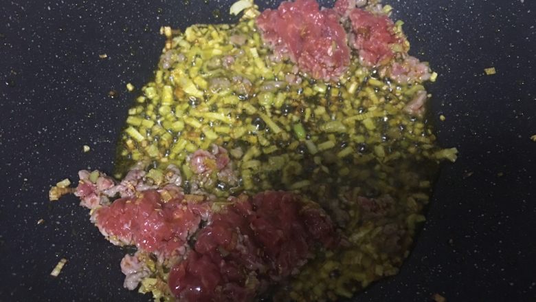 西湖牛肉羹,加入牛肉翻炒