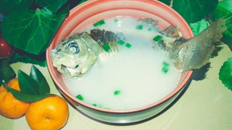 浓郁奶白鲫鱼汤,鲫鱼汤出锅了!