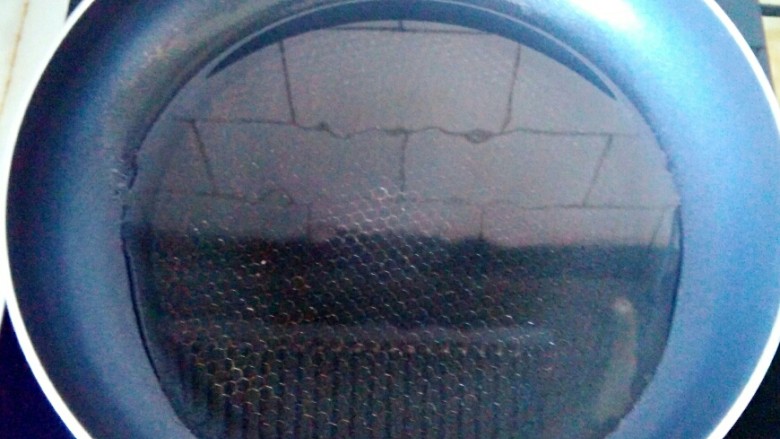 牛肉炖地瓜,锅烧热，放入食用油