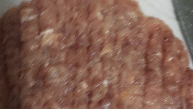 肉酱土豆泥,3️⃣ 精肉剁成<a style='color:red;display:inline-block;' href='/shicai/ 442'>肉末</a>。