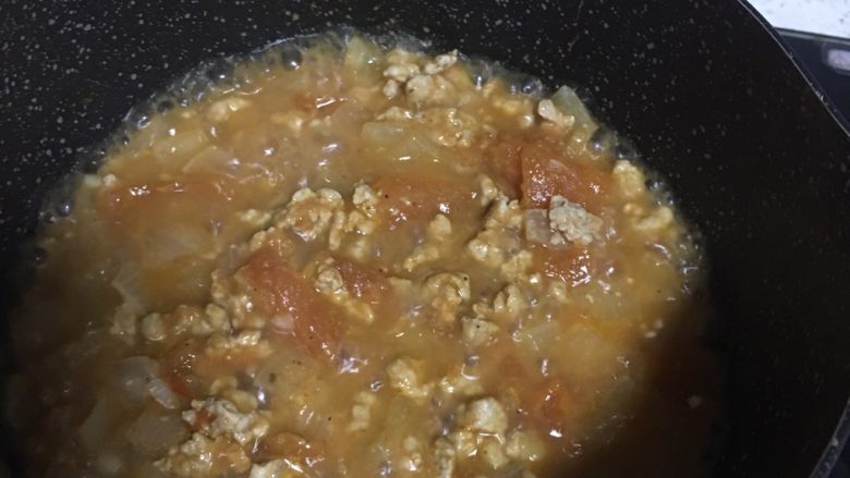 肉酱土豆泥,1️⃣2️⃣ 煮烂以后用大火收汁,煮至浓稠状态,肉酱就做好了。