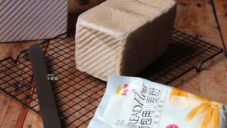 黑芝麻酱吐司,成品:
芝麻香味浓郁松软可口,比外面买的好吃多了。