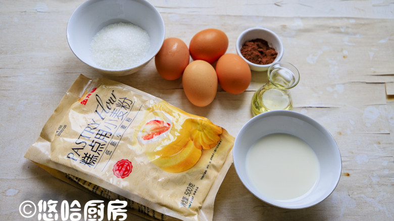 数字生日蛋糕,先准备材料,配方中的材料是一个28*28蛋糕的分量,这个数字蛋糕需要2个28*28的蛋糕,实际材料用量是翻倍的,所以需要烤2个蛋糕。
