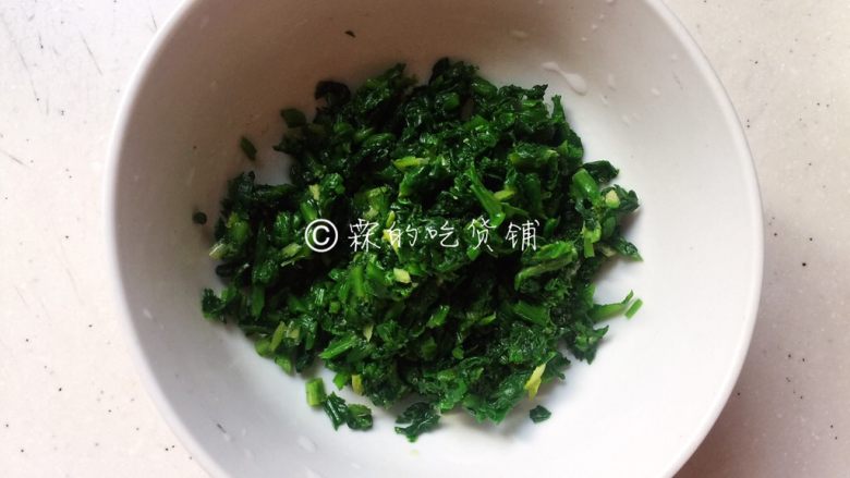 荠菜肉丝豆腐羹,<a style='color:red;display:inline-block;' href='/shicai/ 126'>荠菜</a>洗干净剁成末