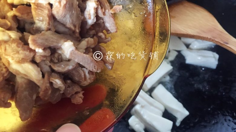 荠菜肉丝豆腐羹,再放入肉丝