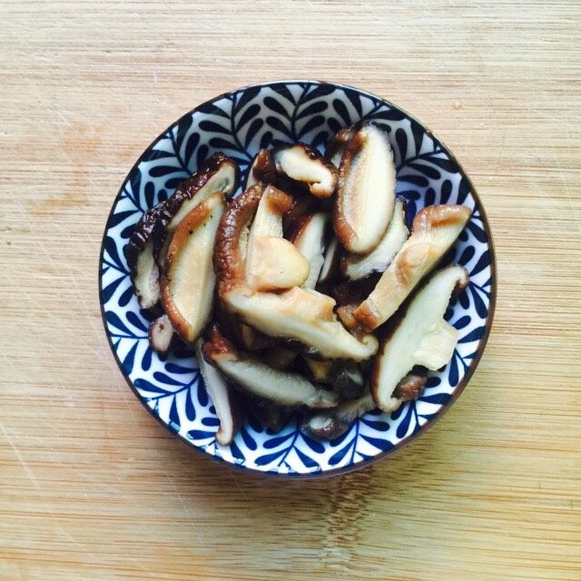 长寿面&生日面,泡软后切丝备用