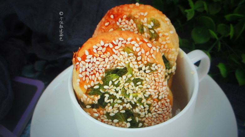 葱花油酥饼,掰开一个酥到掉渣,喜欢可以试试