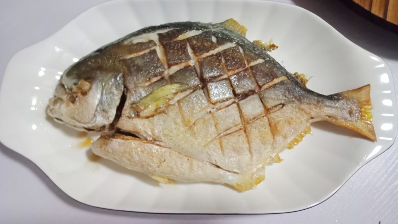 红烧金鲳鱼,盛出来备用
