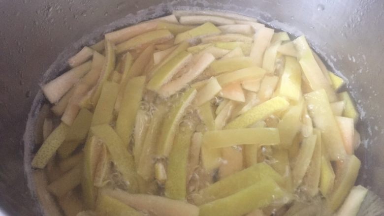清火润肺蜂蜜柚子酱,煮10分钟左右;