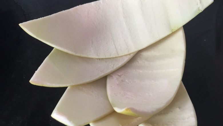 清火润肺蜂蜜柚子酱,全部柚子皮处理好;
