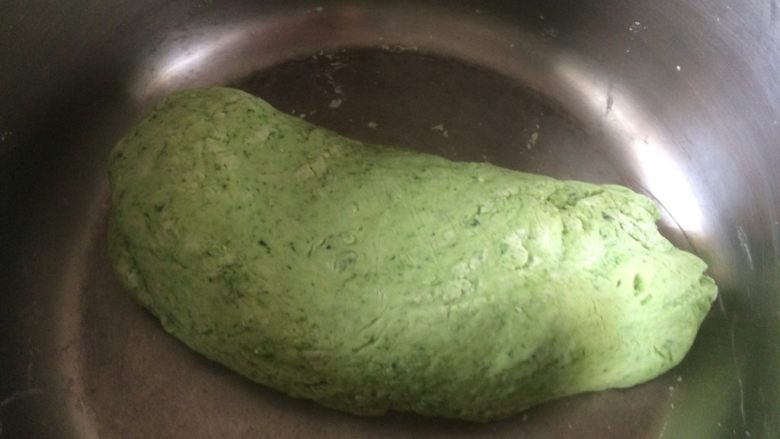 双色果蔬芋圆,揉成团;