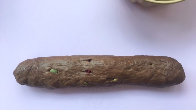 可可坚固咕咕霍夫
,之后将面团搓成均匀的长条;