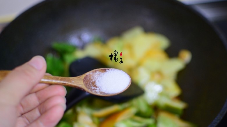 香辣土豆片,加盐