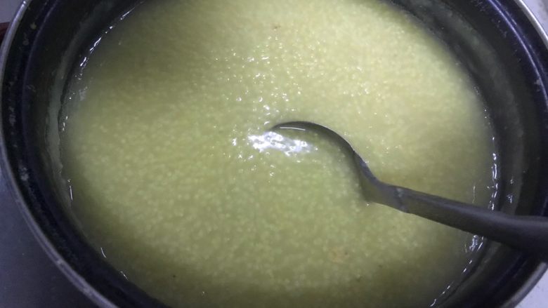 鸡汁海参小米粥,搅拌均匀,即可