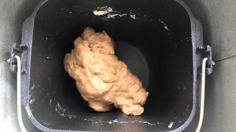 红糖开花元宝馒头,启动揉面程序,15分钟