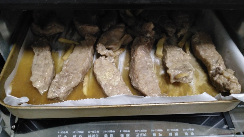 孜然牛排,取出翻面，再烤5分钟。