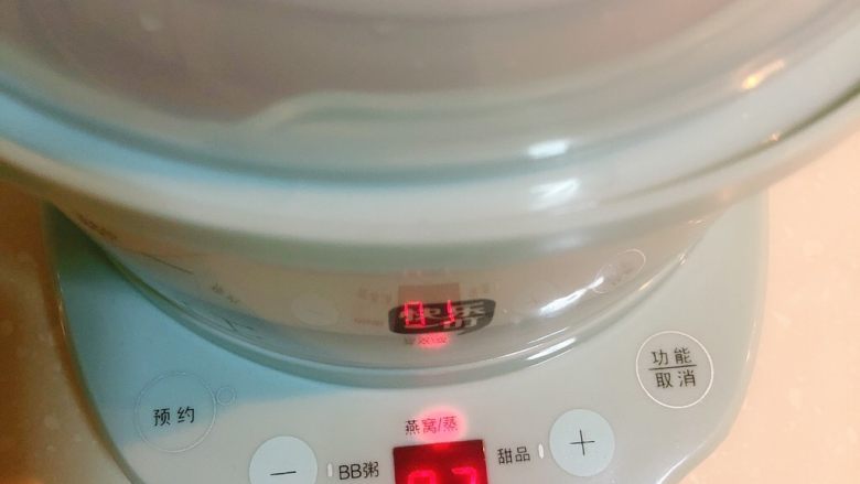 甜品:冰糖枸杞炖燕窝,炖锅直接选择燕窝模式即可
