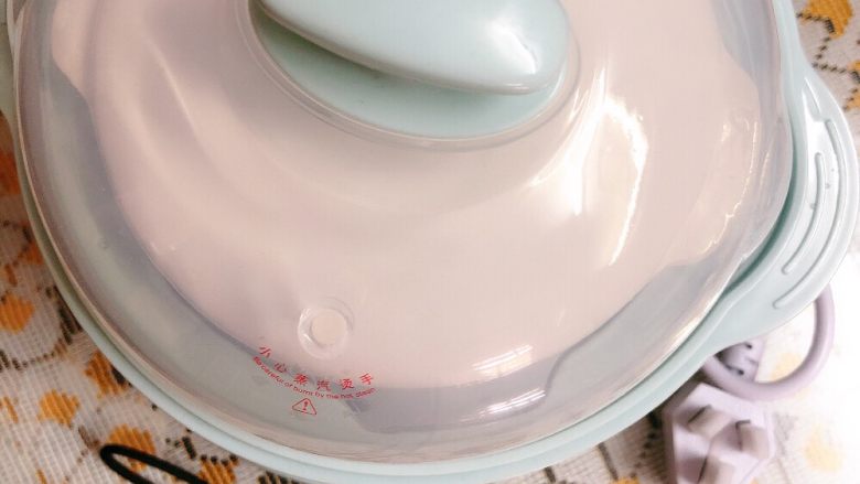 甜品:冰糖枸杞炖燕窝,专用的燕窝炖锅必不可少啦