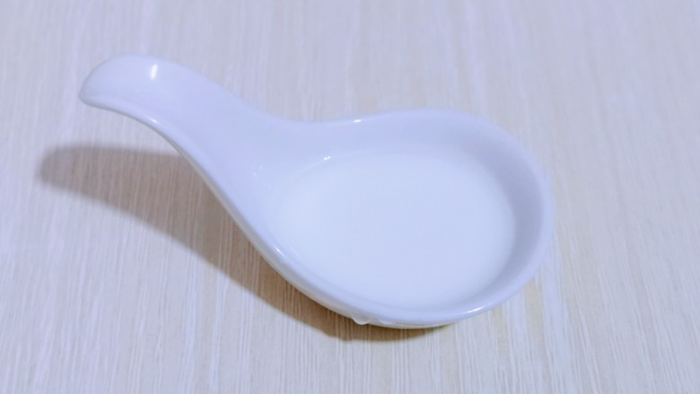 养生红糖南瓜酒酿圆子~驱寒暖宫,将淀粉加入一小勺水化成液体!