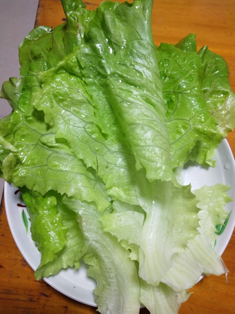 手抓饼,<a style='color:red;display:inline-block;' href='/shicai/ 121'>生菜</a>洗净