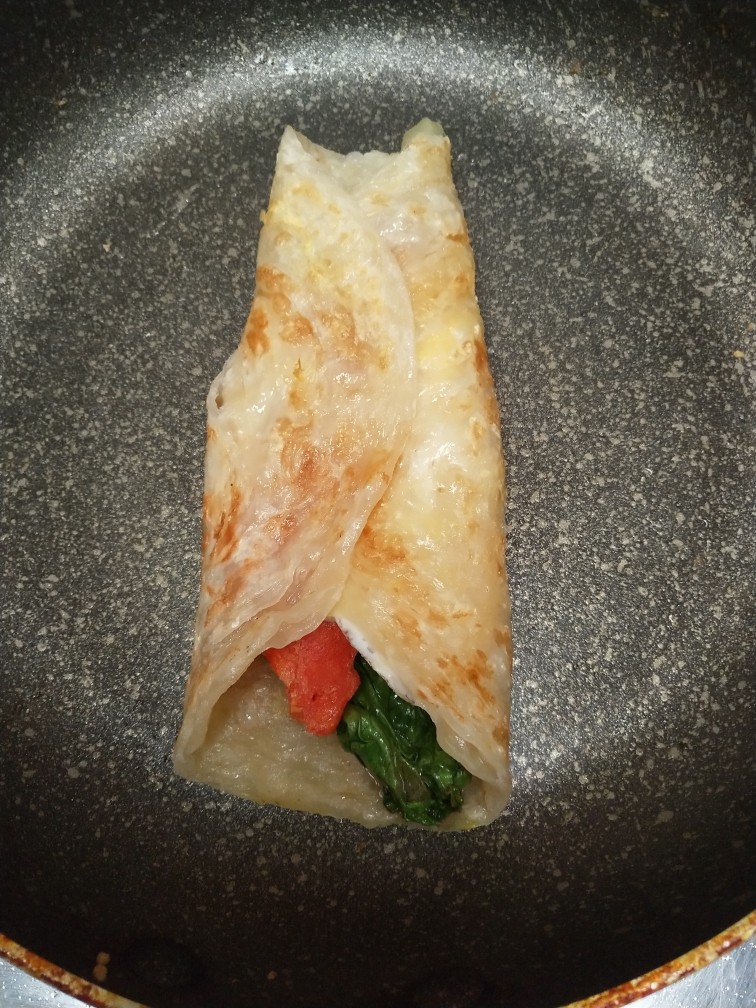 手抓饼,饼两边折起来，出锅