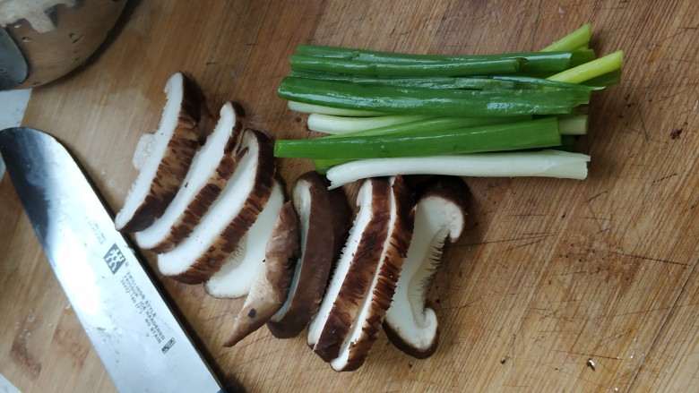 云腿煲仔饭,香菇,香葱