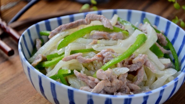 白菜炒肉丝,超级下饭菜。